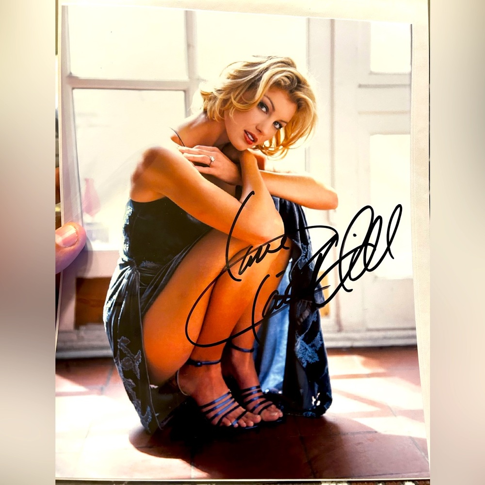 Faith hill signed with Coa ✍🏼